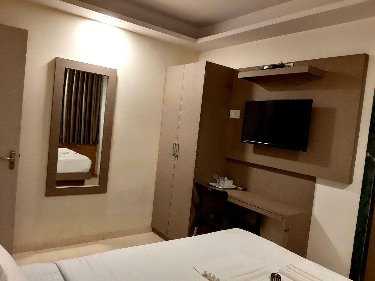 Hotel Royal Comfort Mumbai Exteriör bild